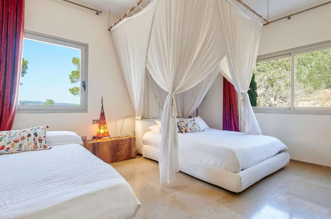 luxury-bedroom-ibiza-villa-canopy-bed