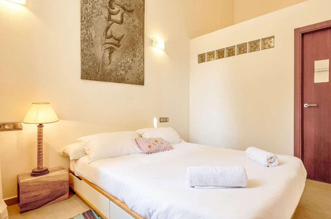 cozy-bedroom-modern-decor-wooden-nightstand