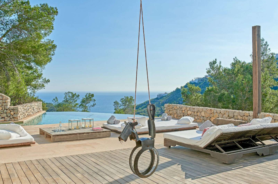 outdoor-lounge-poolside-sea-view-hanging-ring