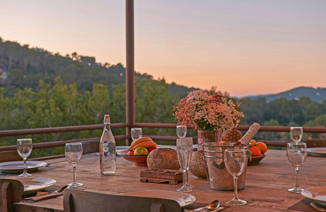 outdoor-dining-table-ibiza-villa-sunset-view
