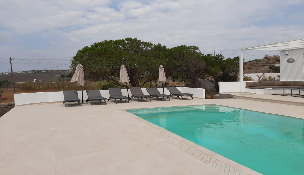 luxury-villa-pool-and-lounge-area-ibiza