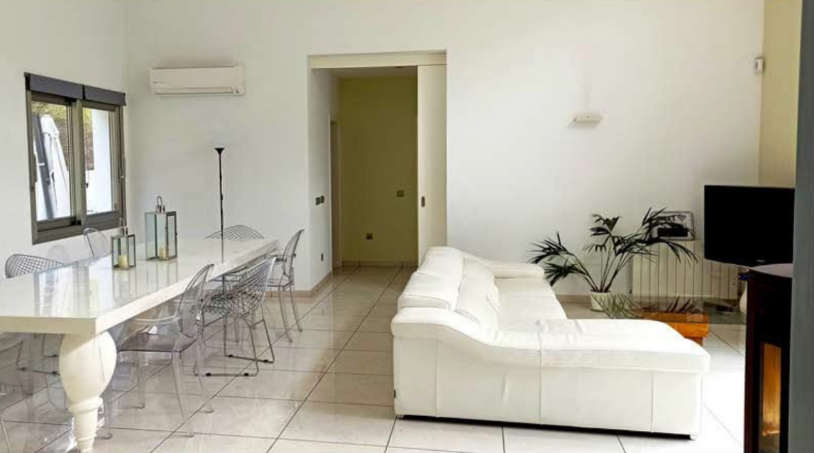 modern-living-room-dining-area-white-sofa