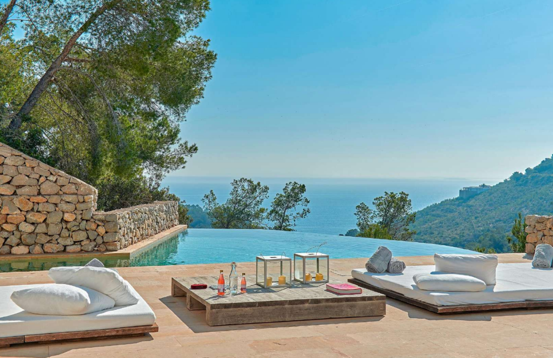 luxury-villa-ibiza-infinity-pool-sea-view-sunbeds-terrace